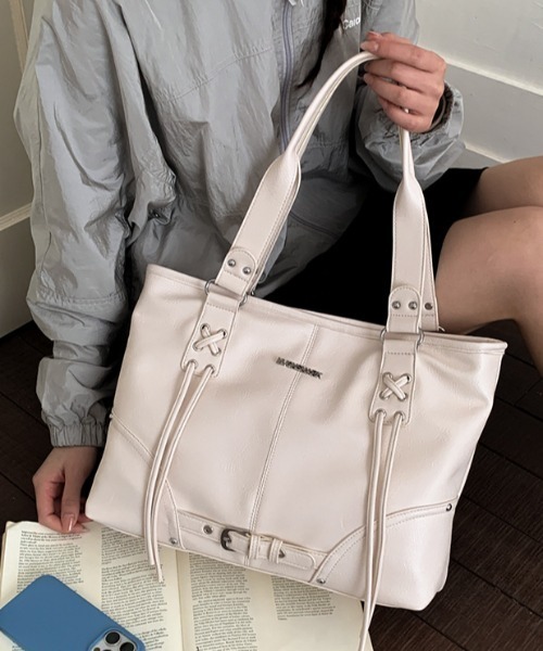 Teem Store(チームストア)の「【大容量/A4対応】ベルテットトートバッグ ショルダーバッグ(ショルダーバッグ・レディース・ホワイト/ブラック・F)」の6枚目の写真