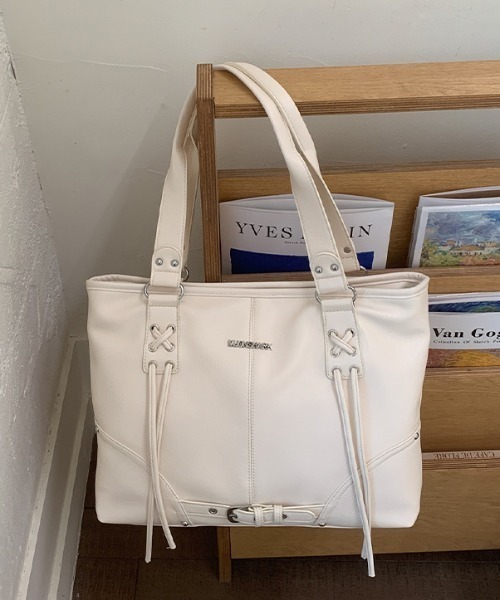Teem Store(チームストア)の「【大容量/A4対応】ベルテットトートバッグ ショルダーバッグ(ショルダーバッグ・レディース・ホワイト/ブラック・F)」の3枚目の写真