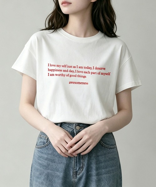 aimoha（アイモハ）の「英字メッセージロゴ半袖Tシャツ（Tシャツ/カットソー・レディース・ブルー/ブラウン/ホワイト・L/M）」の2枚目の写真