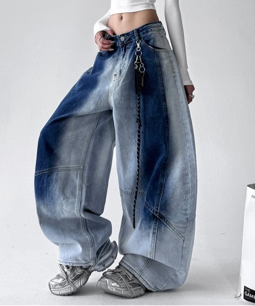 NEW GENTLEMAN(ニュージェントルマン)の「【チャーム付き】フローズンデニム ワイドバギー バルーンパンツ(デニムパンツ・レディース・ブルー/ブラック・L/M/S)」の14枚目の写真
