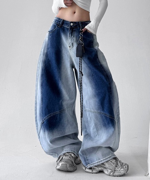 NEW GENTLEMAN(ニュージェントルマン)の「【チャーム付き】フローズンデニム ワイドバギー バルーンパンツ(デニムパンツ・レディース・ブルー/ブラック・L/M/S)」の15枚目の写真