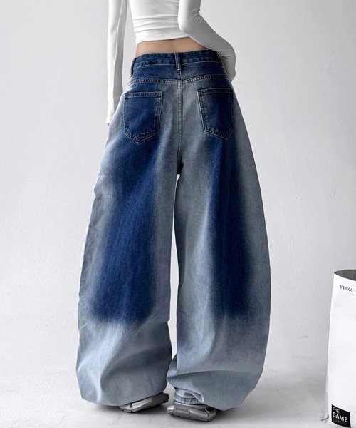 NEW GENTLEMAN(ニュージェントルマン)の「【チャーム付き】フローズンデニム ワイドバギー バルーンパンツ(デニムパンツ・レディース・ブルー/ブラック・L/M/S)」の16枚目の写真