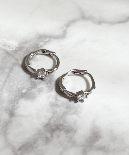 yu-ka（ユーカ）の「YU-KA:ワンポイントフープピアス One-point hoop earrings（ピアス（両耳用）・レディース・シルバー・FREE）」の3枚目の写真