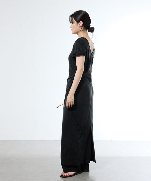 IENA(イエナ)の「《一部店舗限定》フィブリルジャージードロストワンピース(ワンピース・レディース・ブラック/ブラウン・36/38)」の6枚目の写真