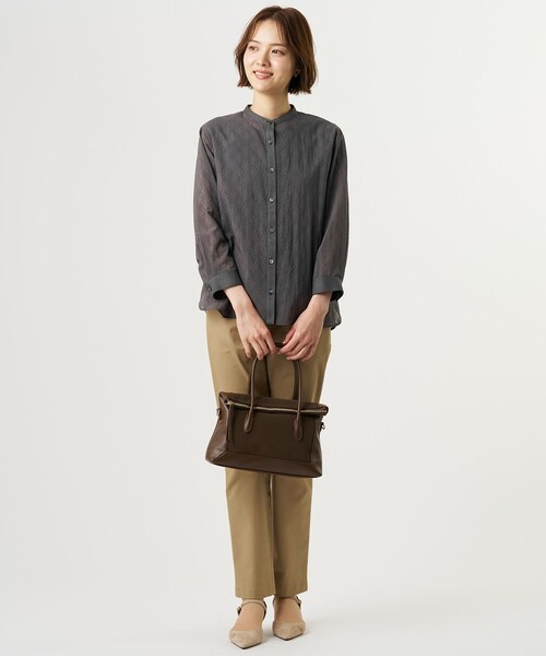 J.PRESS Ladies(J.プレス レディス)の「【一枚で着映え】幾何オパール バンドカラー シャツ ブラウス(シャツ/ブラウス・レディース・ライトグレー系/アイボリー系/ネイビー系・XS)」の9枚目の写真
