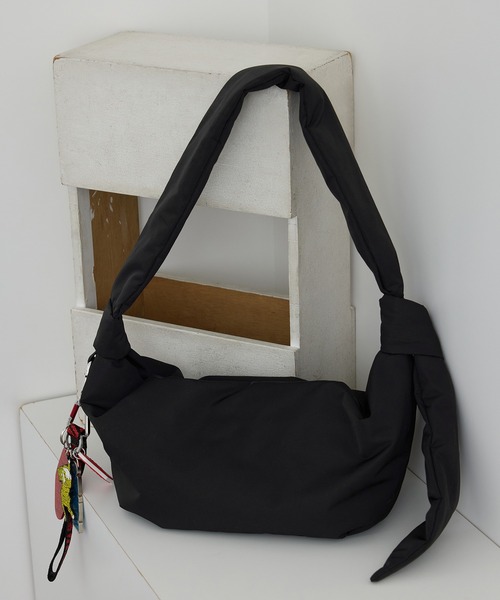SALON adam et rope'(サロン アダム エ ロペ)の「【WEB限定】撥水ノットショルダーバッグ/ストラップ調節可能(ショルダーバッグ・レディース・ブラウン/ブラック・FREE)」の1枚目の写真