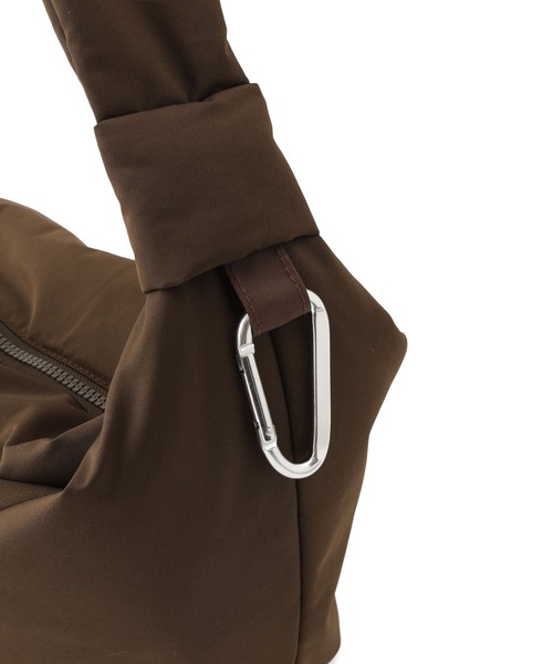 SALON adam et rope'(サロン アダム エ ロペ)の「【WEB限定】撥水ノットショルダーバッグ/ストラップ調節可能(ショルダーバッグ・レディース・ブラウン/ブラック・FREE)」の20枚目の写真