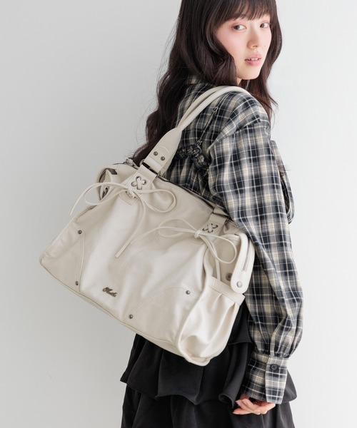 Heather（ヘザー）の「【PC収納可】LACE UP リボンボストンBAG　1044884（トートバッグ・レディース・アイボリー/ブラック/ピンク・ONE SIZE）」の2枚目の写真