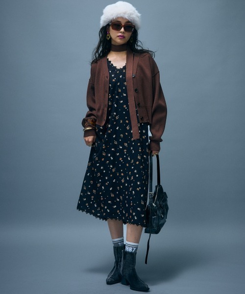 GEVS.（ジェイヴィス）の「Vネックフラワープリントワンピース＜大きいサイズ有＞GEVS.（ワンピース・レディース・ブラック系・M/L/LL/3L/4L/5L）」の6枚目の写真