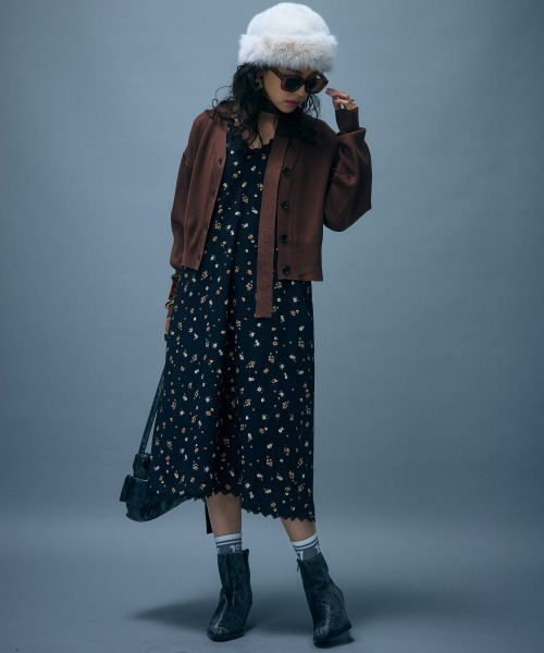 GEVS.（ジェイヴィス）の「Vネックフラワープリントワンピース＜大きいサイズ有＞GEVS.（ワンピース・レディース・ブラック系・M/L/LL/3L/4L/5L）」の7枚目の写真