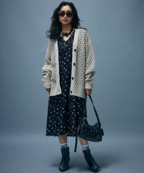 GEVS.（ジェイヴィス）の「Vネックフラワープリントワンピース＜大きいサイズ有＞GEVS.（ワンピース・レディース・ブラック系・M/L/LL/3L/4L/5L）」の8枚目の写真