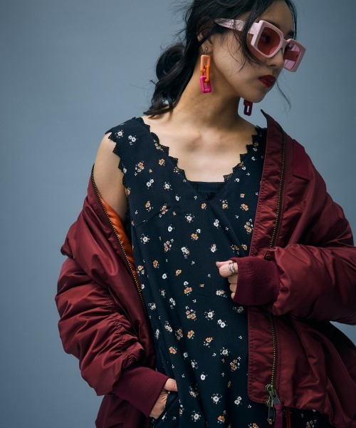 GEVS.（ジェイヴィス）の「Vネックフラワープリントワンピース＜大きいサイズ有＞GEVS.（ワンピース・レディース・ブラック系・M/L/LL/3L/4L/5L）」の12枚目の写真