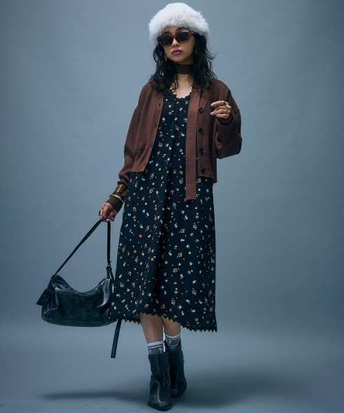 GEVS.（ジェイヴィス）の「Vネックフラワープリントワンピース＜大きいサイズ有＞GEVS.（ワンピース・レディース・ブラック系・M/L/LL/3L/4L/5L）」の17枚目の写真