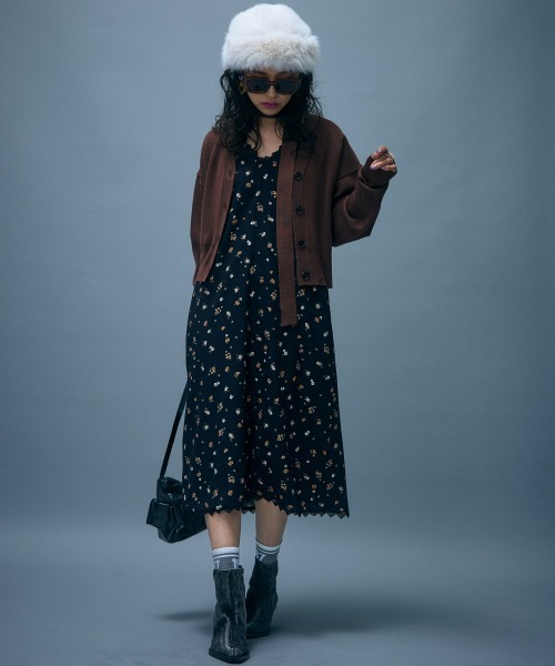 GEVS.（ジェイヴィス）の「Vネックフラワープリントワンピース＜大きいサイズ有＞GEVS.（ワンピース・レディース・ブラック系・M/L/LL/3L/4L/5L）」の18枚目の写真