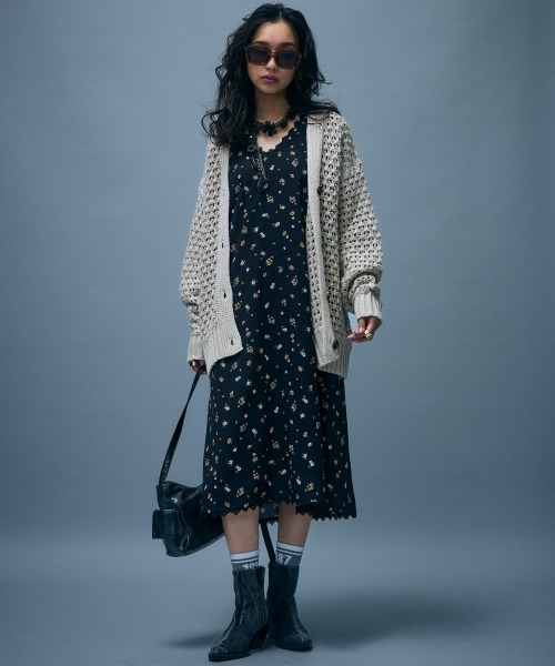 GEVS.（ジェイヴィス）の「Vネックフラワープリントワンピース＜大きいサイズ有＞GEVS.（ワンピース・レディース・ブラック系・M/L/LL/3L/4L/5L）」の20枚目の写真