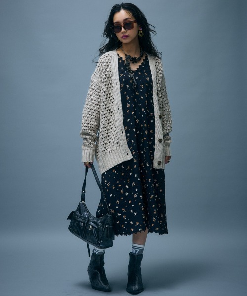 GEVS.（ジェイヴィス）の「Vネックフラワープリントワンピース＜大きいサイズ有＞GEVS.（ワンピース・レディース・ブラック系・M/L/LL/3L/4L/5L）」の21枚目の写真