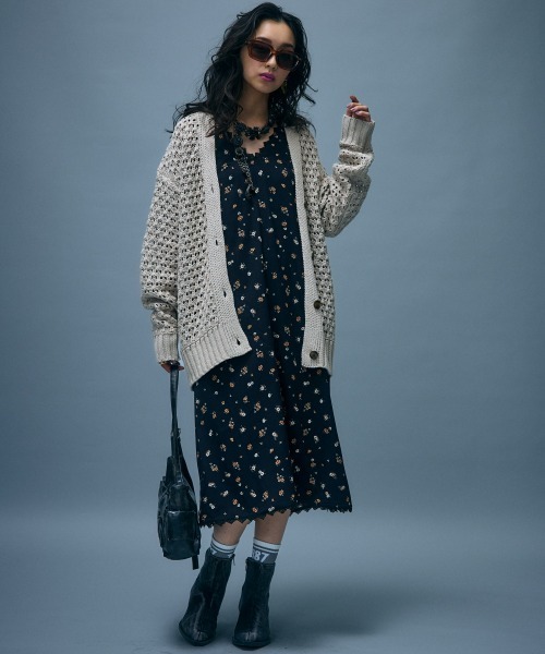 GEVS.（ジェイヴィス）の「Vネックフラワープリントワンピース＜大きいサイズ有＞GEVS.（ワンピース・レディース・ブラック系・M/L/LL/3L/4L/5L）」の22枚目の写真
