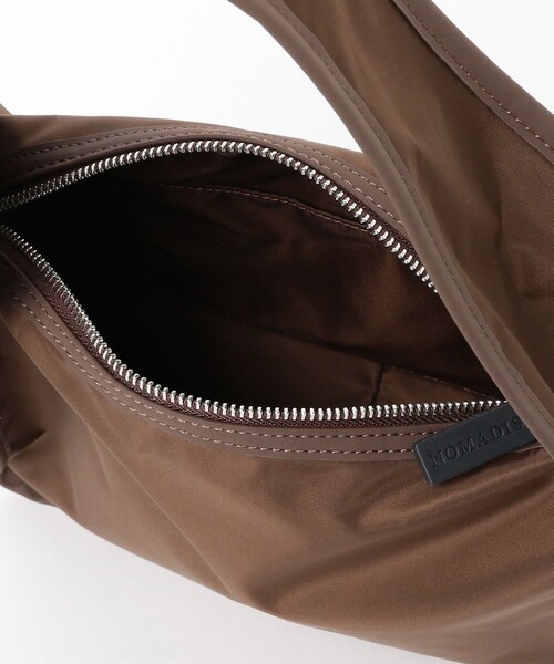 Demi-Luxe BEAMS(デミルクス ビームス)の「NOMADIS / GLIDER ワンショルダー ナイロン バッグ(トートバッグ・レディース・ダークブラウン/レッド・ONE SIZE)」の8枚目の写真