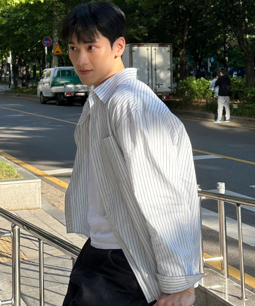 MINDBRIDGE（マインドブリッジ）の「[COUTURE]クリス50番手ライトブルーストライプオーバーサイズシャツ（シャツ/ブラウス・メンズ・ライトブルー・100/110/95/105）」の4枚目の写真