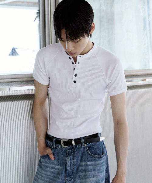 P.IN.O(ピインオ)の「リブドゴルジマッスルヘンリーネック - ホワイト(Tシャツ/カットソー・メンズ・その他・MEDIUM/LARGE)」の3枚目の写真