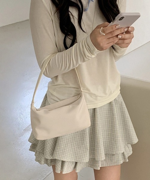ONEP STAR（ワンピスター）の「シンプルミニショルダーバッグ（ショルダーバッグ・レディース・オフホワイト/レッド/イエロー/ピンク/ブルー/ブラック・FREE）」の2枚目の写真
