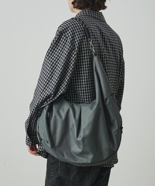 COLONY 2139(コロニートゥーワンスリーナイン)の「【UNISEX】撥水マルチハンドルラージバッグ(ショルダーバッグ・メンズ・ブラック/グレー・FREE)」の2枚目の写真