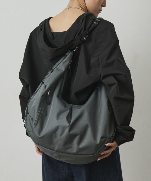 COLONY 2139(コロニートゥーワンスリーナイン)の「【UNISEX】撥水マルチハンドルラージバッグ(ショルダーバッグ・メンズ・ブラック/グレー・FREE)」の8枚目の写真