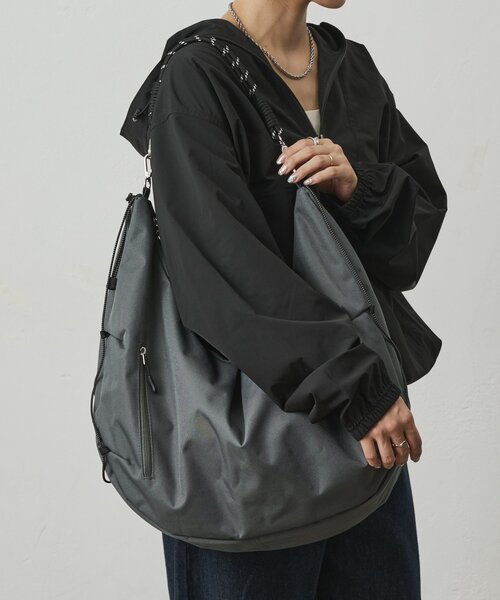 COLONY 2139(コロニートゥーワンスリーナイン)の「【UNISEX】撥水マルチハンドルラージバッグ(ショルダーバッグ・メンズ・ブラック/グレー・FREE)」の7枚目の写真