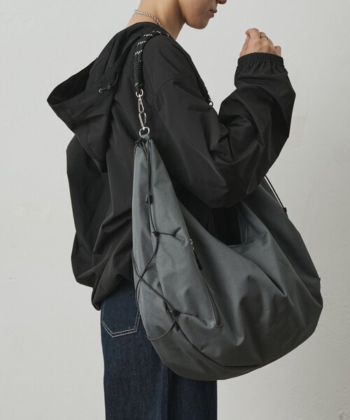 COLONY 2139(コロニートゥーワンスリーナイン)の「【UNISEX】撥水マルチハンドルラージバッグ(ショルダーバッグ・メンズ・ブラック/グレー・FREE)」の5枚目の写真