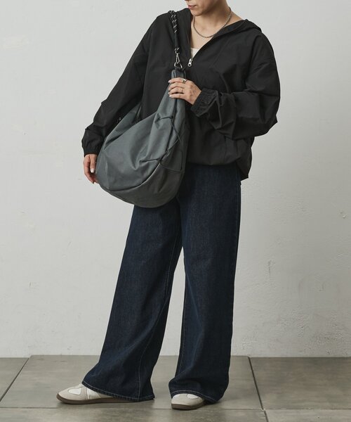 COLONY 2139(コロニートゥーワンスリーナイン)の「【UNISEX】撥水マルチハンドルラージバッグ(ショルダーバッグ・メンズ・ブラック/グレー・FREE)」の3枚目の写真