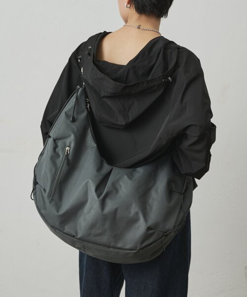 COLONY 2139(コロニートゥーワンスリーナイン)の「【UNISEX】撥水マルチハンドルラージバッグ(ショルダーバッグ・メンズ・ブラック/グレー・FREE)」の20枚目の写真
