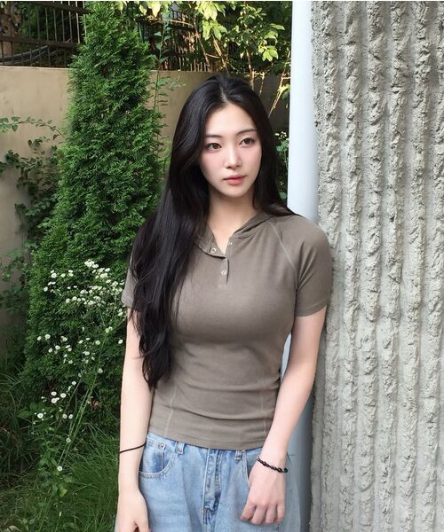 KANEITEI(カネイテイ)の「SLIM HENLEY HOODIE SHORT SLEEVE (BLACK)(パーカー・レディース・ブラック・FREE)」の6枚目の写真