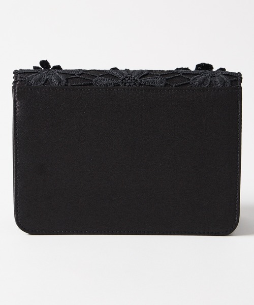 AIMER(エメ)の「3Dフラワー刺繍スクエアクラッチパーティーバッグ(クラッチバッグ・レディース・ブラック/ベージュ・FREE)」の4枚目の写真