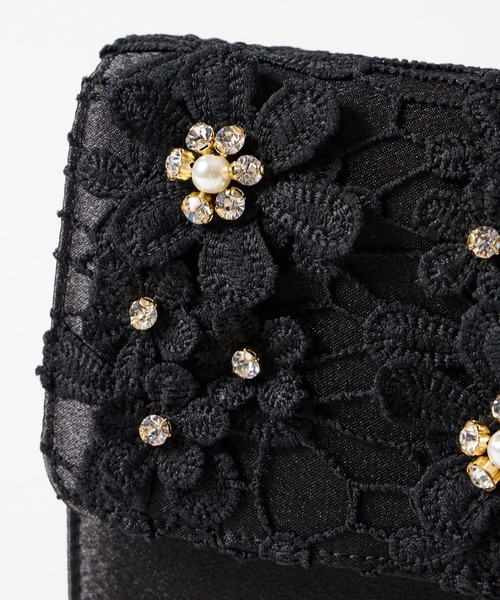 AIMER(エメ)の「3Dフラワー刺繍スクエアクラッチパーティーバッグ(クラッチバッグ・レディース・ブラック/ベージュ・FREE)」の6枚目の写真