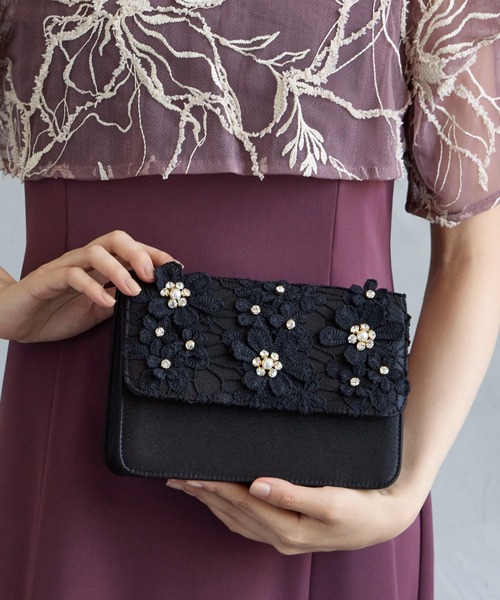 AIMER(エメ)の「3Dフラワー刺繍スクエアクラッチパーティーバッグ(クラッチバッグ・レディース・ブラック/ベージュ・FREE)」の11枚目の写真