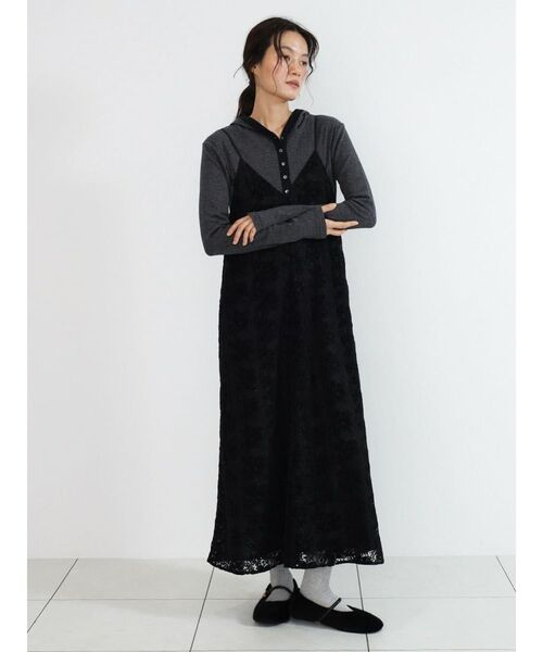 FIKA.（フィーカ）の「Brushed floral lace onepiece（ワンピース・レディース・ライトブルー/ブラック/オフホワイト・MEDIUM）」の2枚目の写真