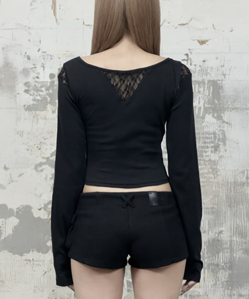 ETRE AU SOMMET(エトレオソメ)の「Bust Line Pintuck Detail Long Sleeve (Black)(Tシャツ/カットソー・レディース・ブラック・FREE)」の6枚目の写真