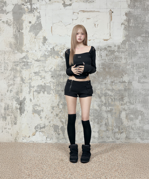 ETRE AU SOMMET(エトレオソメ)の「Bust Line Pintuck Detail Long Sleeve (Black)(Tシャツ/カットソー・レディース・ブラック・FREE)」の2枚目の写真
