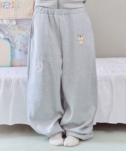rumnel:(ルムネル)の「ロゴ刺繍裏起毛デコスウェットパンツ / Deco Fleece-Lined Sweatpants with Embroidered Logo(スウェットパンツ・レディース・グレー/ブラック/ピンク・FREE)」の2枚目の写真