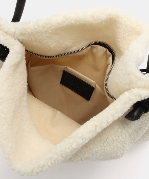 marco masi(マルコマージ)の「MARCOMASI/マルコマージ TRIMMING BOA TOTE(ショルダーバッグ・レディース・アイボリー・FREE)」の4枚目の写真