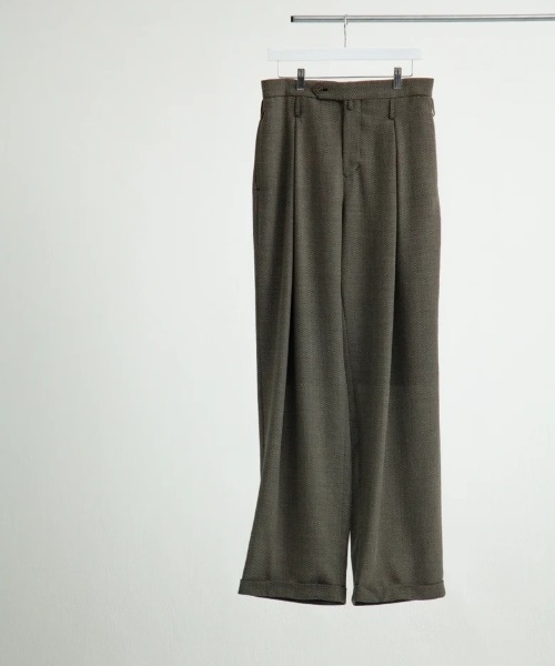 SOSHIOTSUKI(ソウシオオツキ)の「DOUBLE INVERTED TUCK TROUSERS(スラックス・メンズ・ブラック/グレー/ストライプ・48/46)」の3枚目の写真