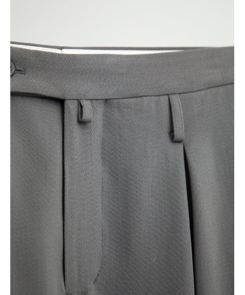 SOSHIOTSUKI(ソウシオオツキ)の「DOUBLE INVERTED TUCK TROUSERS(スラックス・メンズ・ブラック/グレー/ストライプ・48/46)」の4枚目の写真