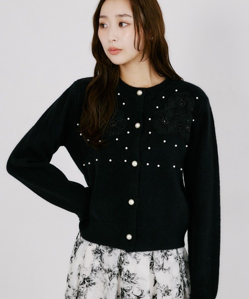 tocco closet（トッコ　クローゼット）の「パール＆立体フラワー付きニットカーディガン（ニット/セーター・レディース・ブラック/グレー/アイボリー・M）」の11枚目の写真