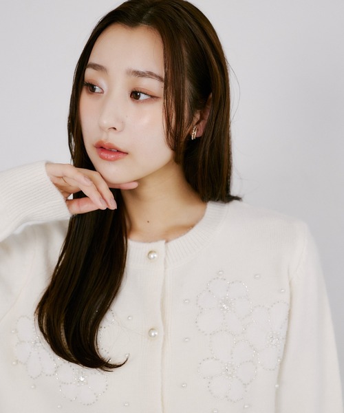 tocco closet（トッコ　クローゼット）の「パール＆立体フラワー付きニットカーディガン（ニット/セーター・レディース・ブラック/グレー/アイボリー・M）」の8枚目の写真