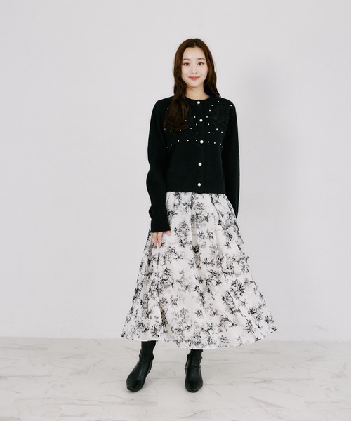 tocco closet（トッコ　クローゼット）の「パール＆立体フラワー付きニットカーディガン（ニット/セーター・レディース・ブラック/グレー/アイボリー・M）」の9枚目の写真