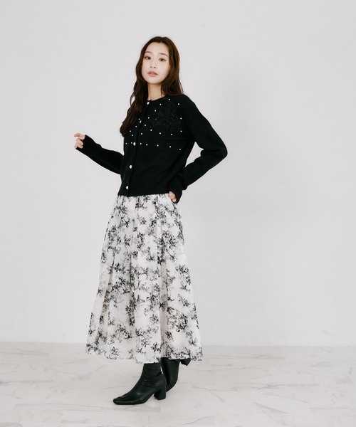 tocco closet（トッコ　クローゼット）の「パール＆立体フラワー付きニットカーディガン（ニット/セーター・レディース・ブラック/グレー/アイボリー・M）」の10枚目の写真