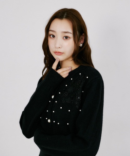 tocco closet（トッコ　クローゼット）の「パール＆立体フラワー付きニットカーディガン（ニット/セーター・レディース・ブラック/グレー/アイボリー・M）」の13枚目の写真