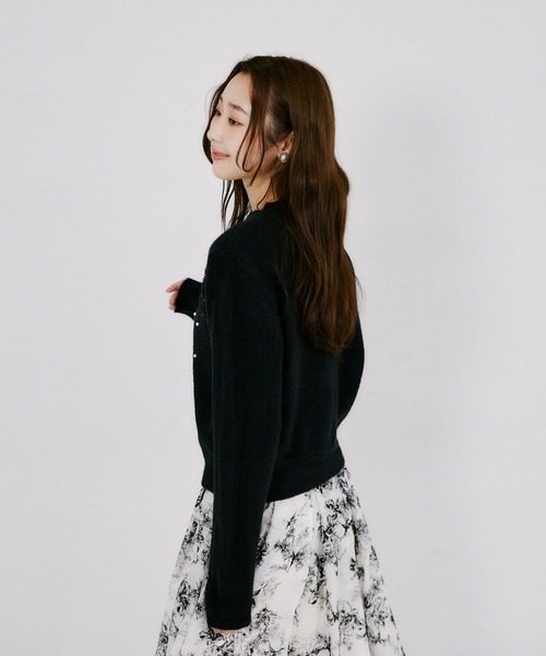 tocco closet（トッコ　クローゼット）の「パール＆立体フラワー付きニットカーディガン（ニット/セーター・レディース・ブラック/グレー/アイボリー・M）」の14枚目の写真