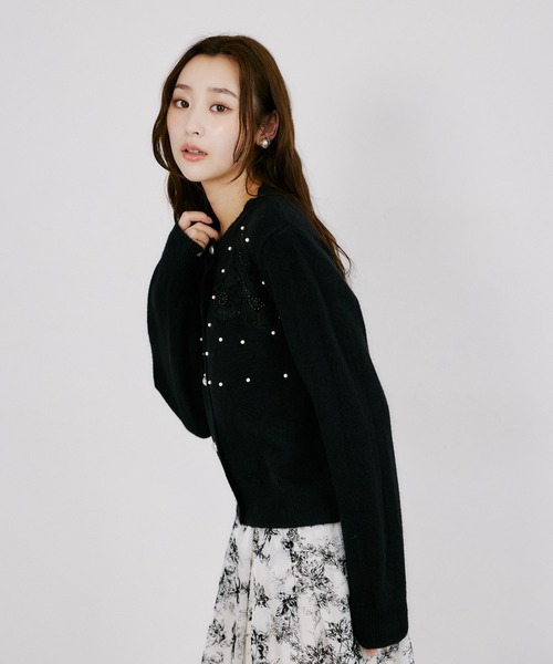 tocco closet（トッコ　クローゼット）の「パール＆立体フラワー付きニットカーディガン（ニット/セーター・レディース・ブラック/グレー/アイボリー・M）」の12枚目の写真