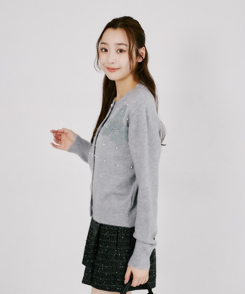 tocco closet（トッコ　クローゼット）の「パール＆立体フラワー付きニットカーディガン（ニット/セーター・レディース・ブラック/グレー/アイボリー・M）」の21枚目の写真
